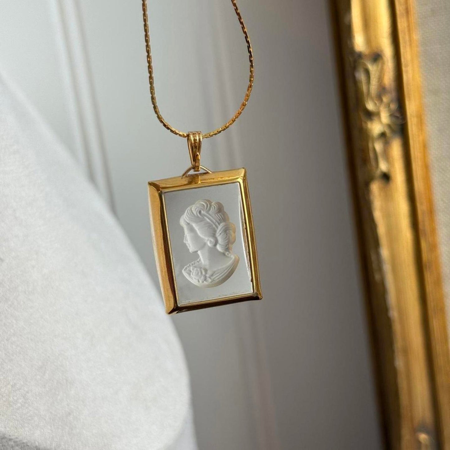 vintage Glass Cameo Pendant Gold tone necklace