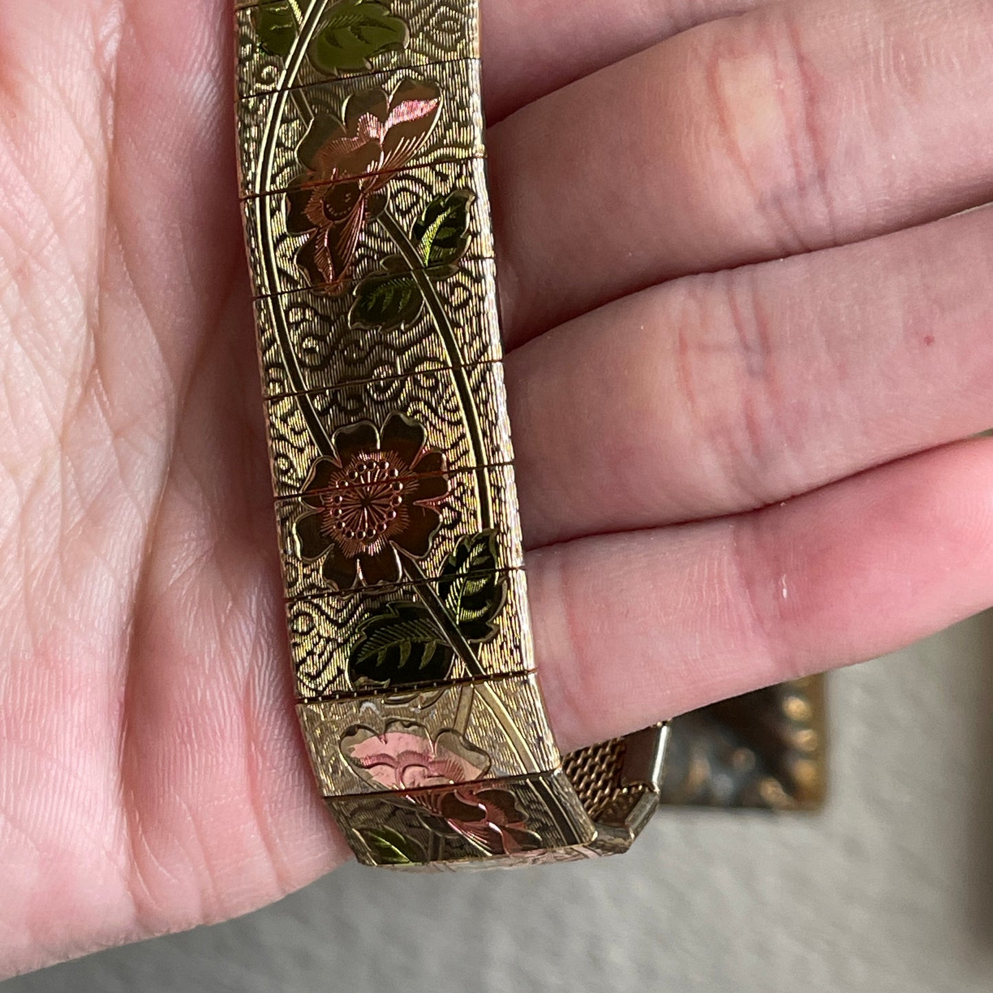 Vintage Gold Tone Floral Panels Mesh Bracelet