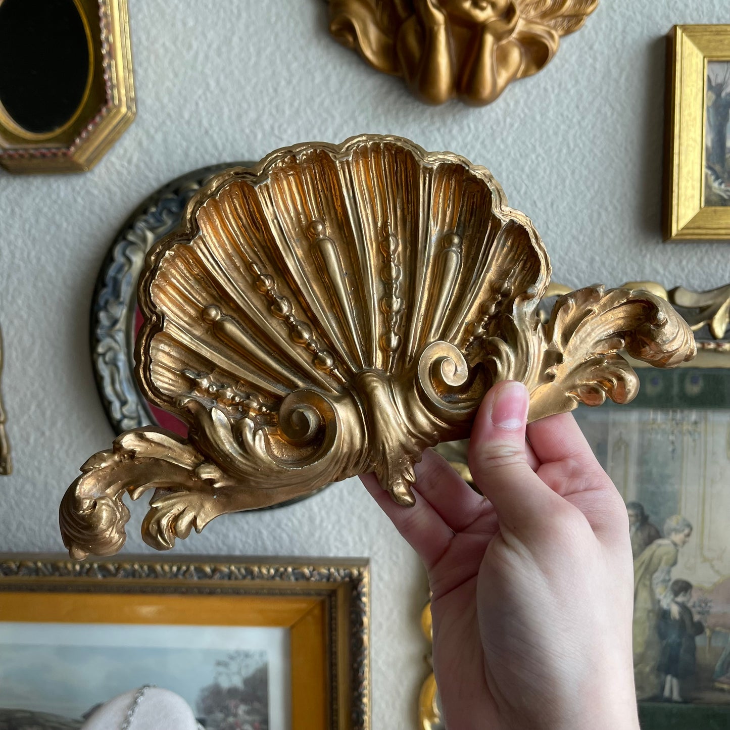 Vintage Resin Clam wall plaque set of 2