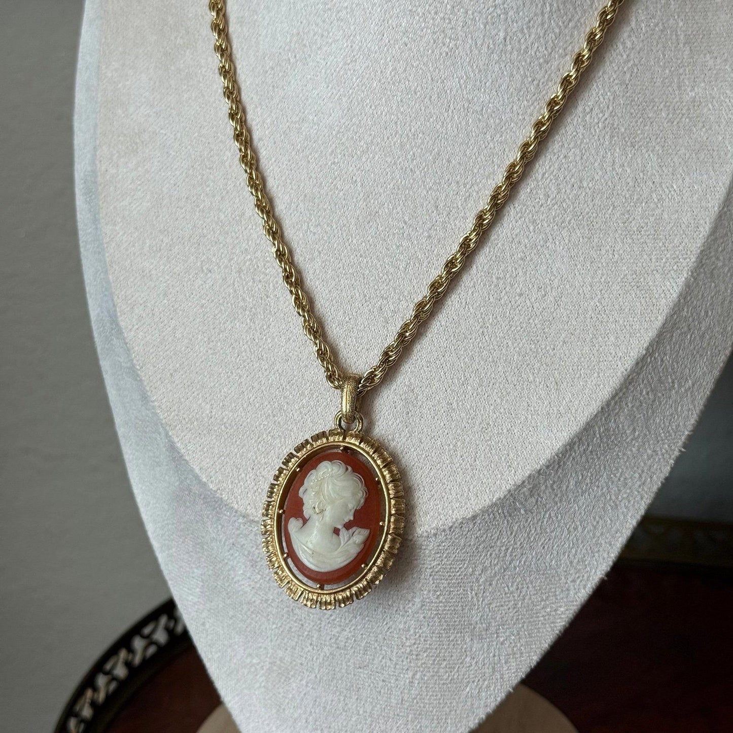 Vintage faux cameo gold tone necklace