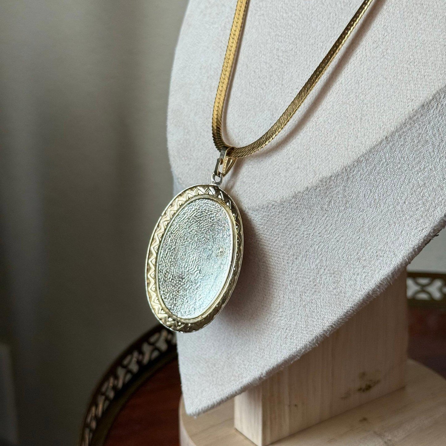 Vintage cameo three muses gold tone necklace