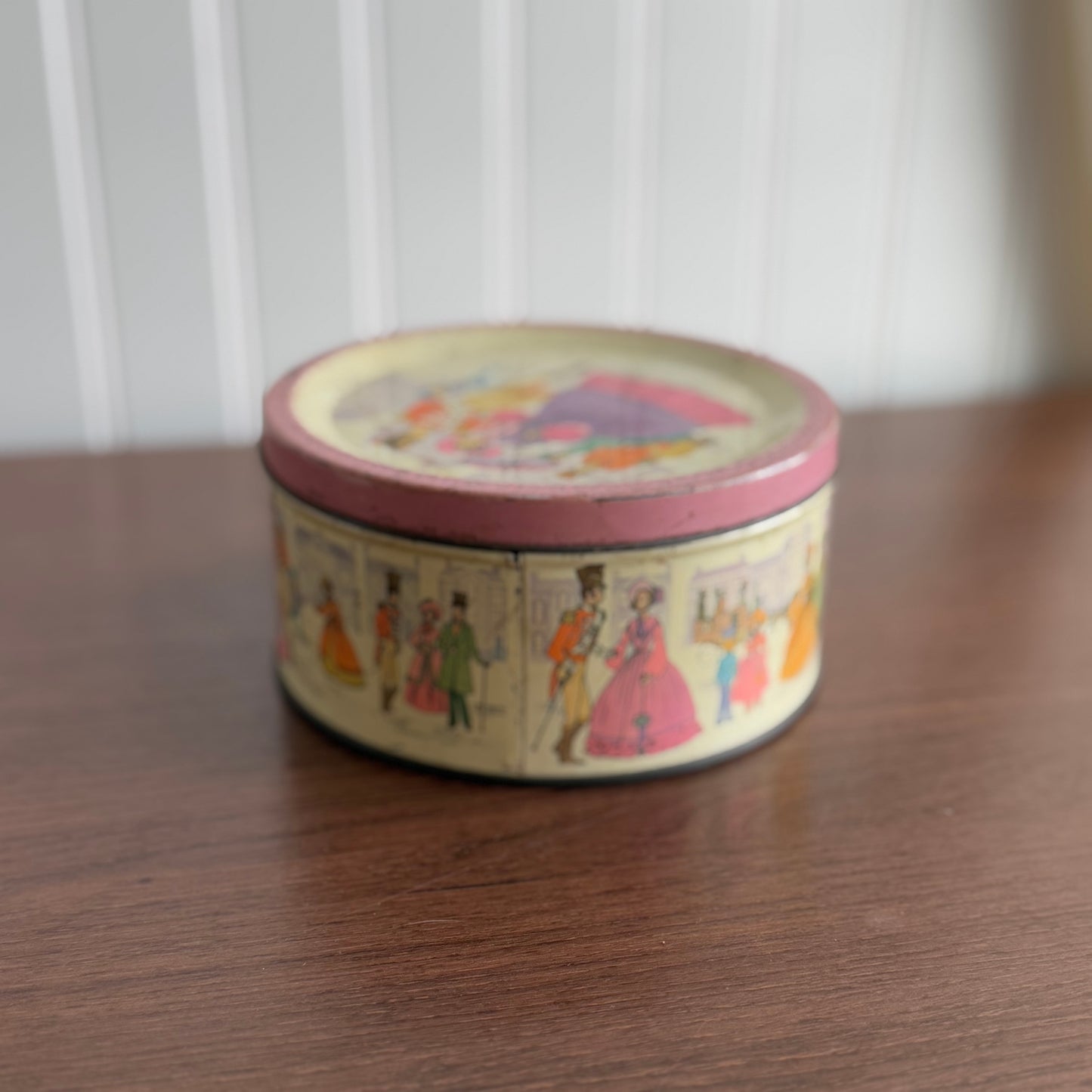 Vintage Round Mackintosh Tin