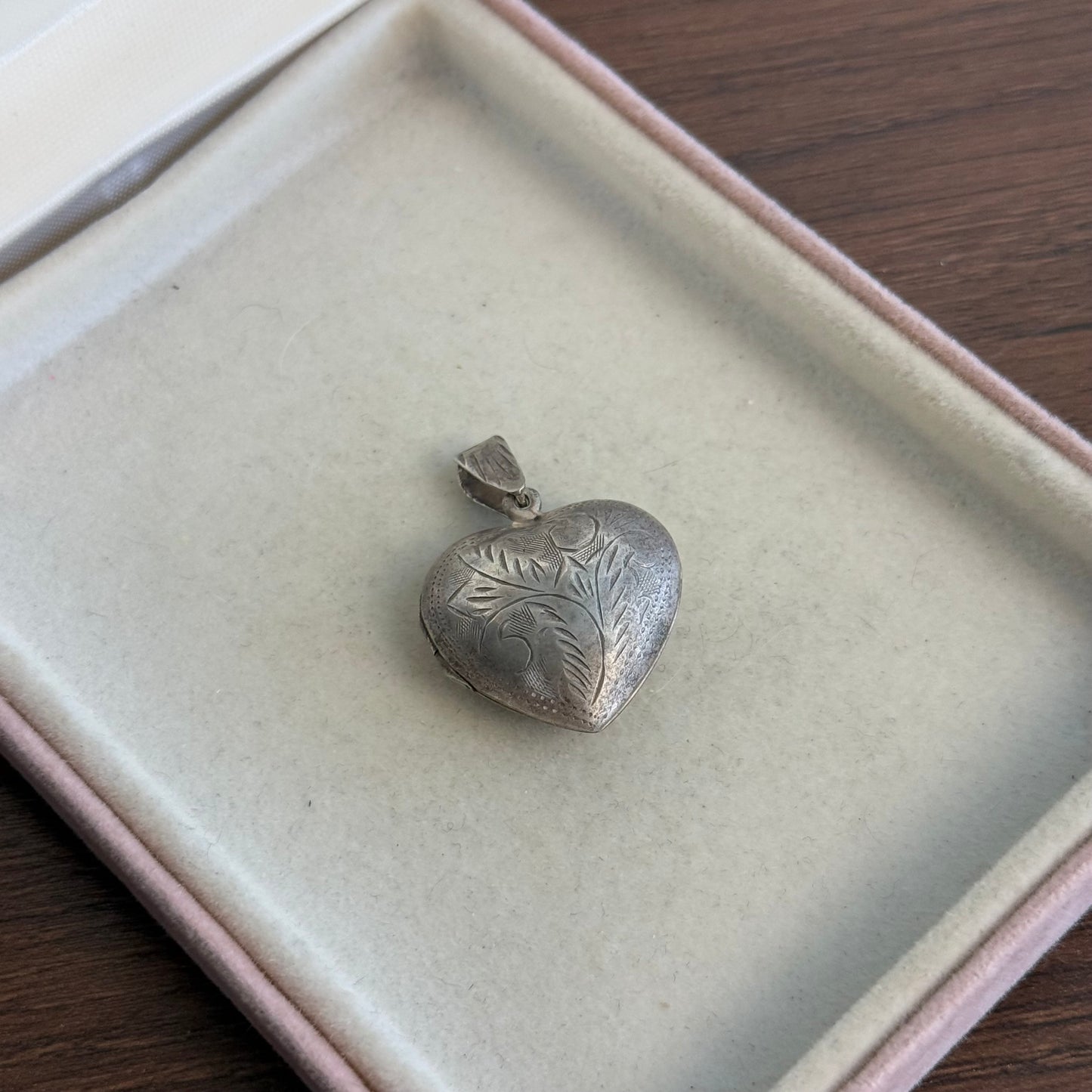 Vintage 925 Sterling Silver Etched Heart Locket pendant