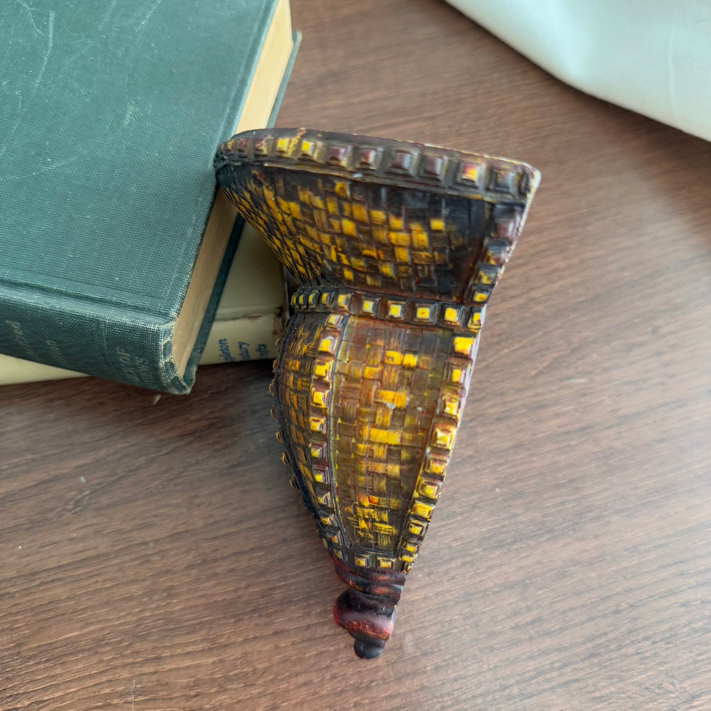 Small detailed wall shelf