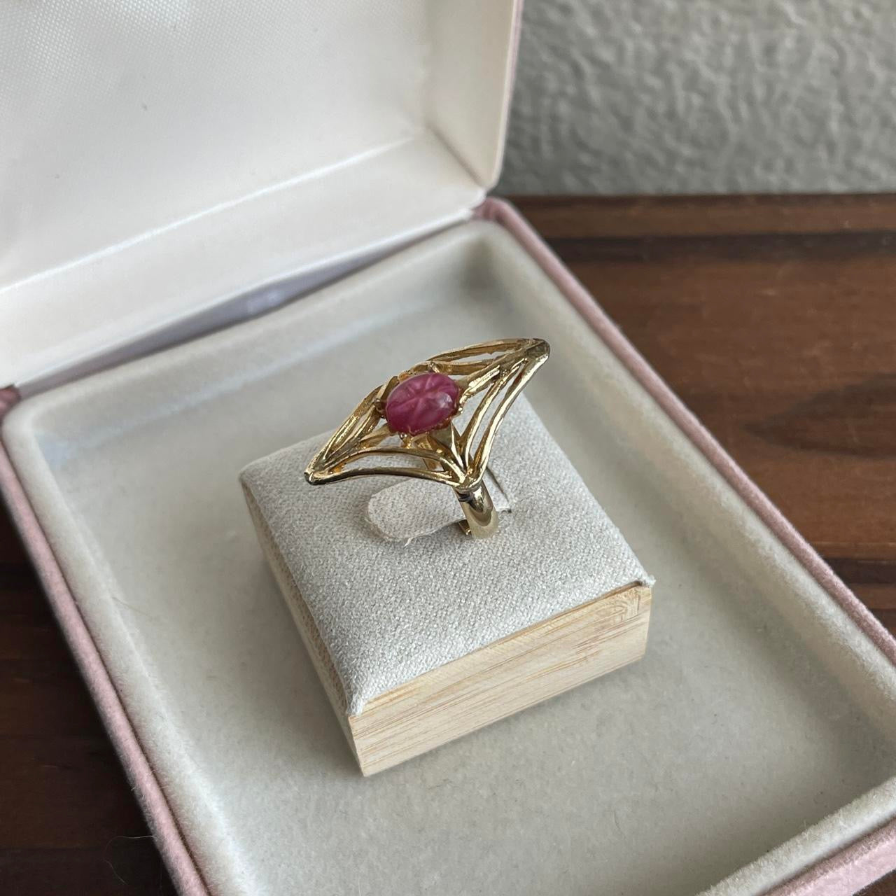 Vintage Gold tone pink glass stone ring