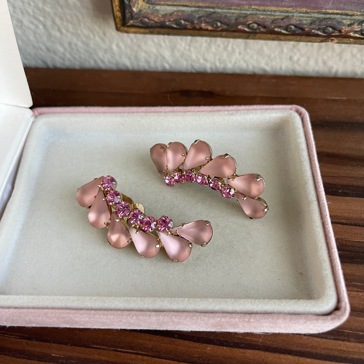 Vintage Stain pink and rhinestone clip on earrings