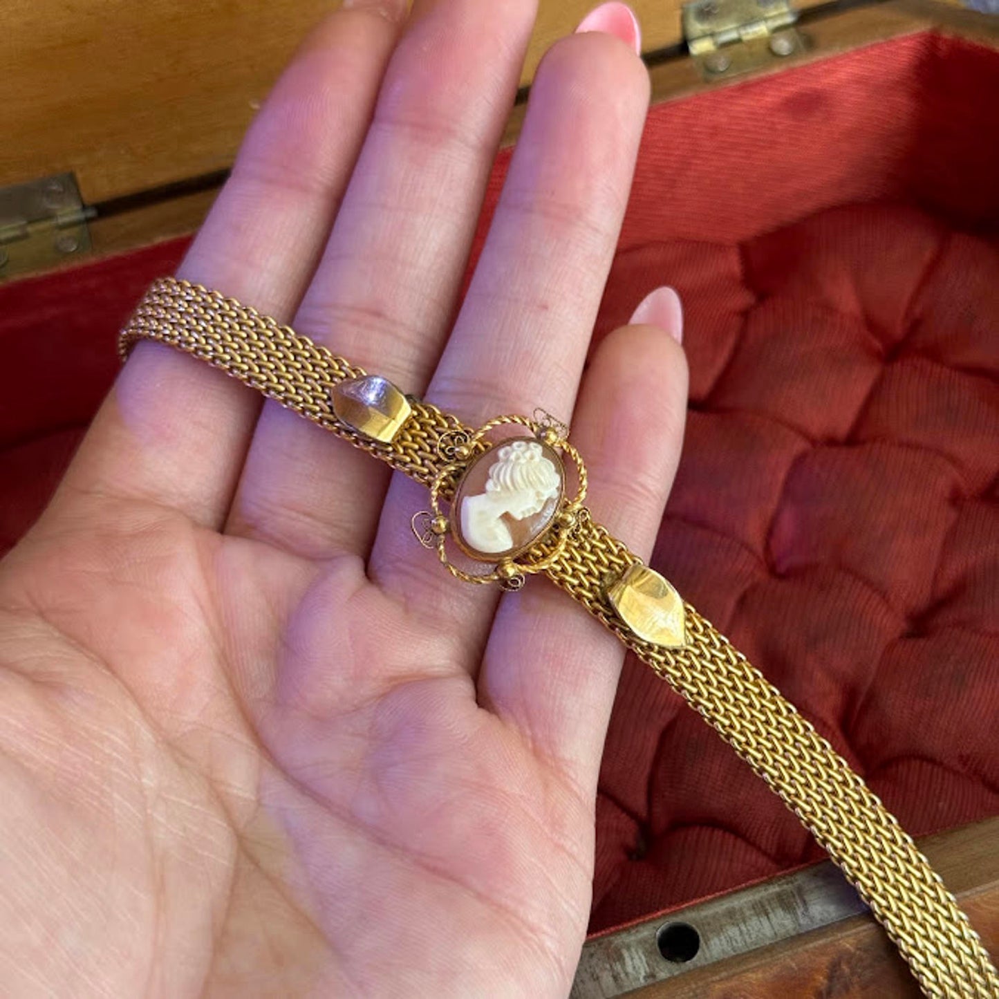 Vintage Art Deco 12k gold filled Cameo Mesh Bracelet