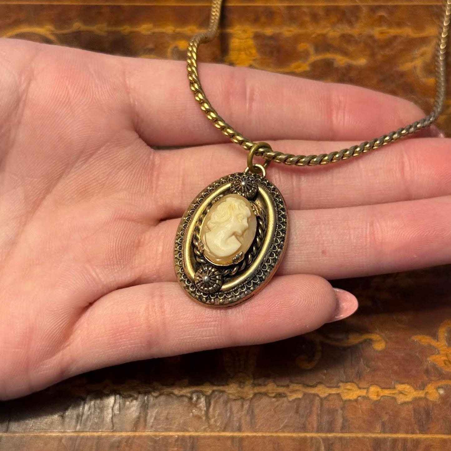 Vintage Filigree Shell Cameo Necklace