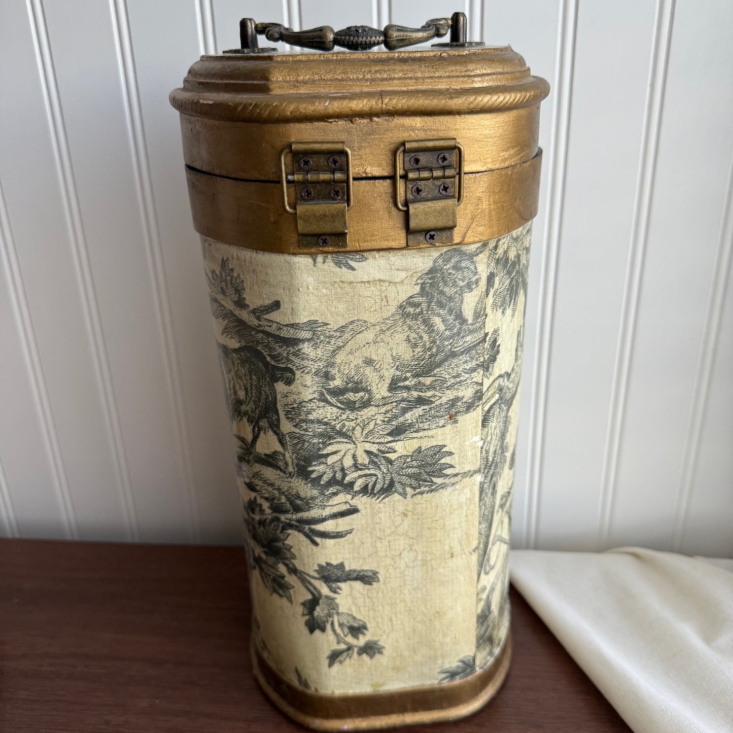 Wooden Toile pattern liquor box