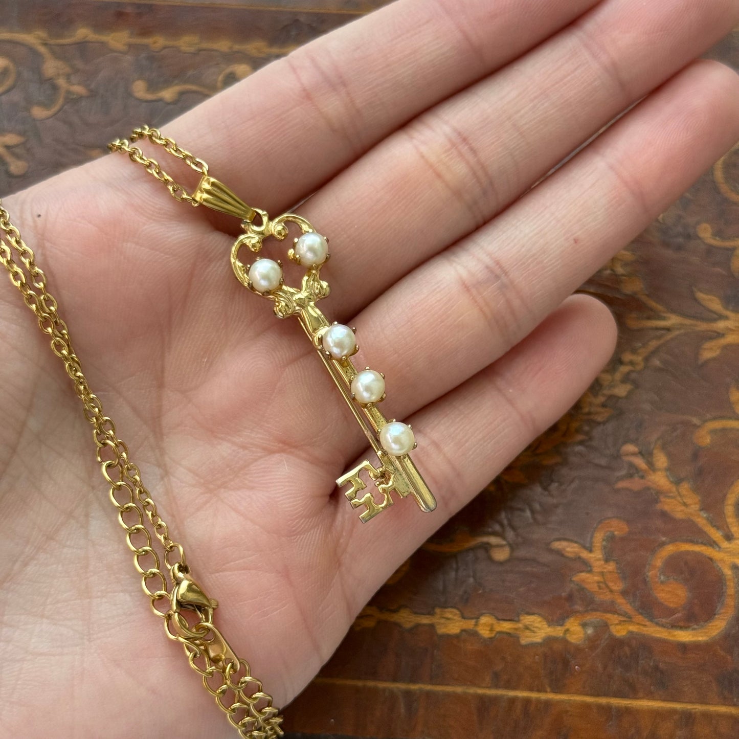 Vintage Faux Pearls key Brooch Necklace