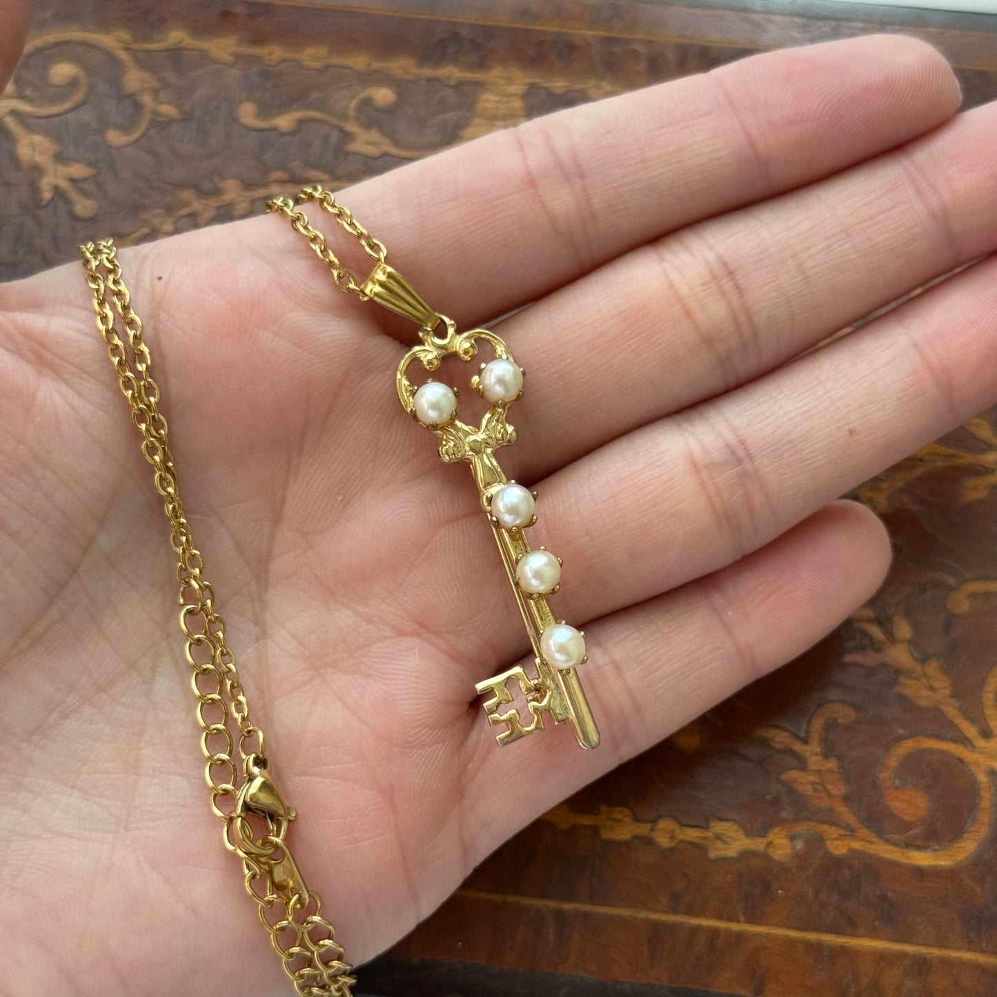 Vintage Faux Pearls key Brooch Necklace