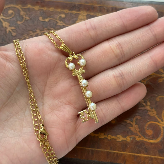 Vintage Faux Pearls key Brooch Necklace
