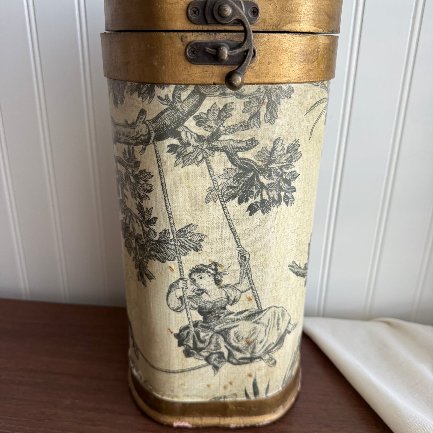 Wooden Toile pattern liquor box