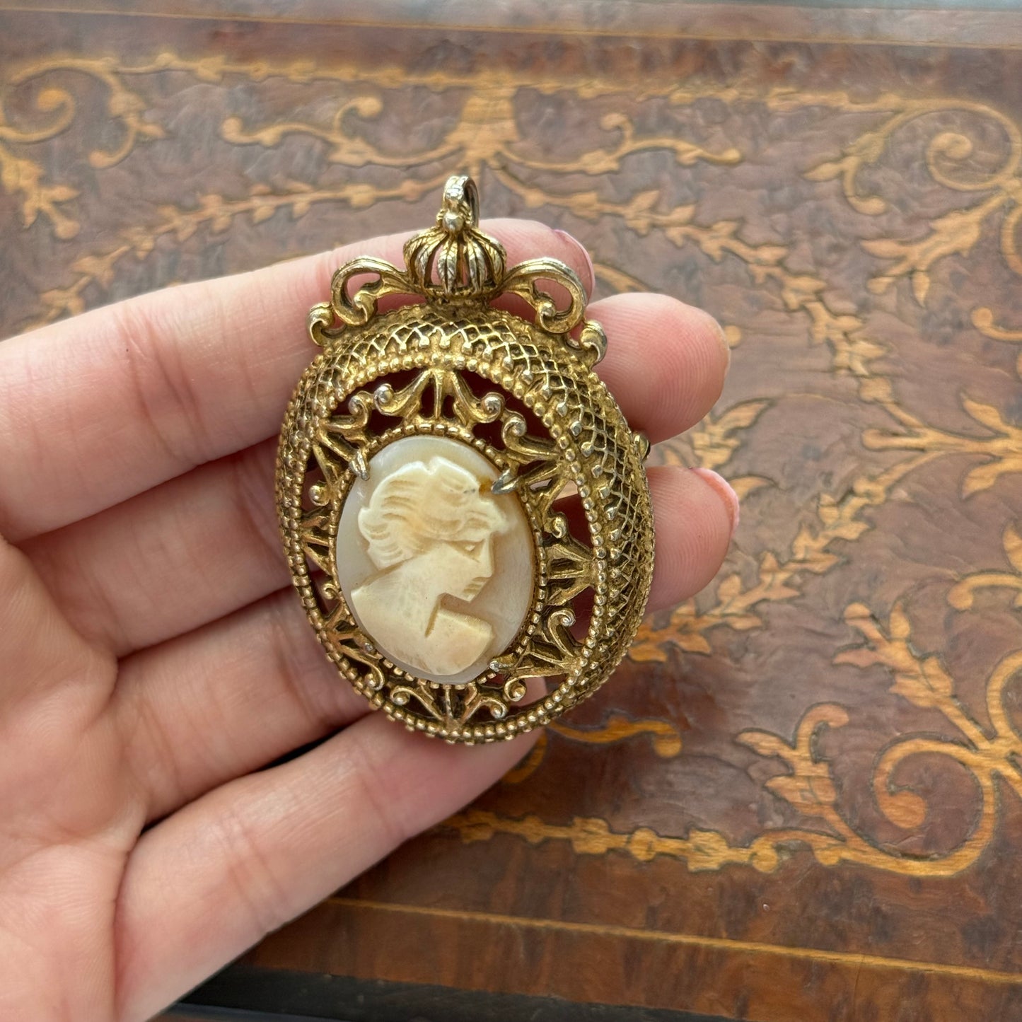 Vintage Florenza Shell Cameo Pendant & Brooch