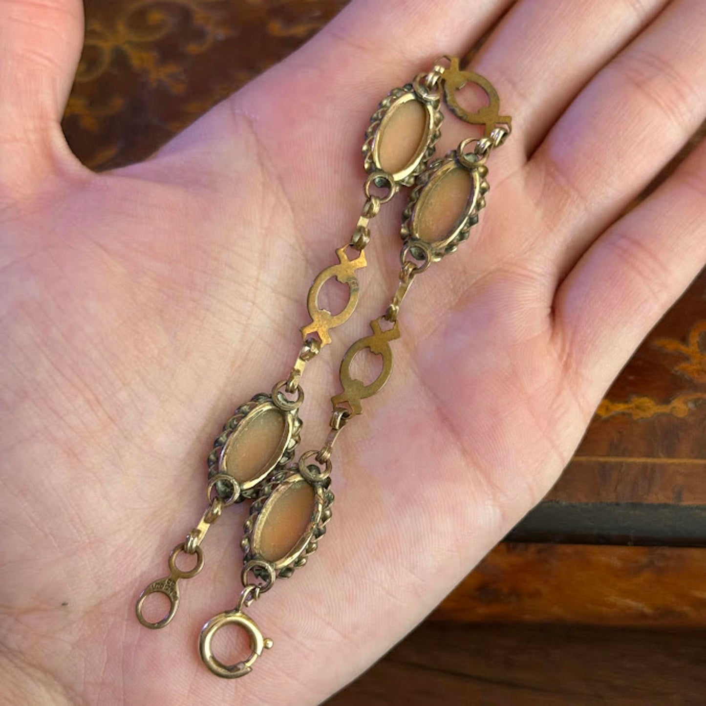 Vintage Cameo Bracelet  12KGE Gold Filled Carved Shell Bracelet