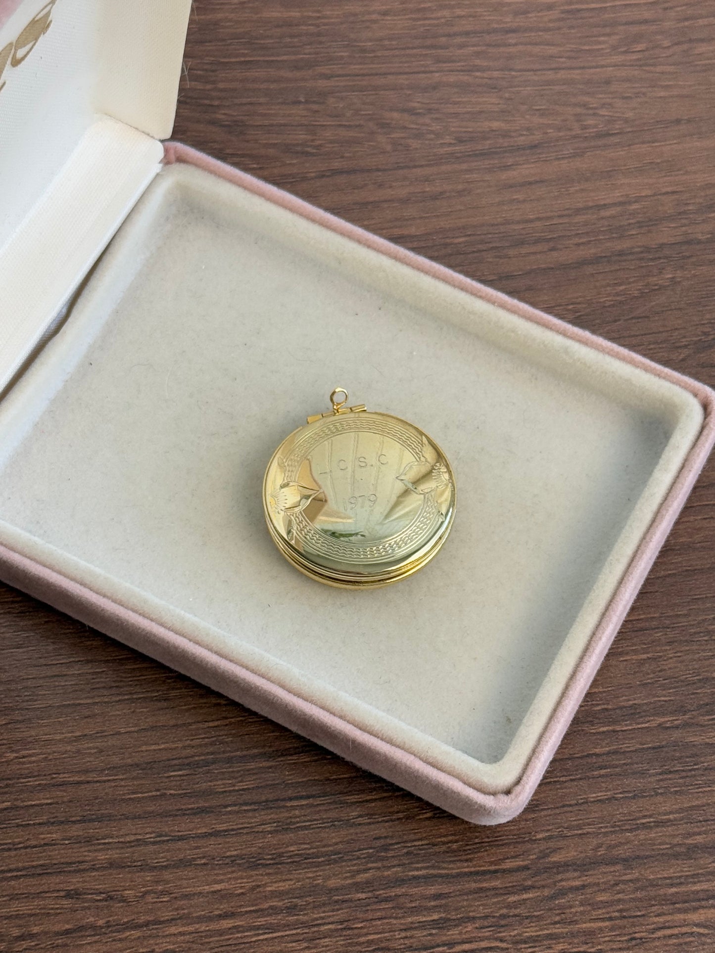 Vintage 1979 LCSC Gold Tone Locket