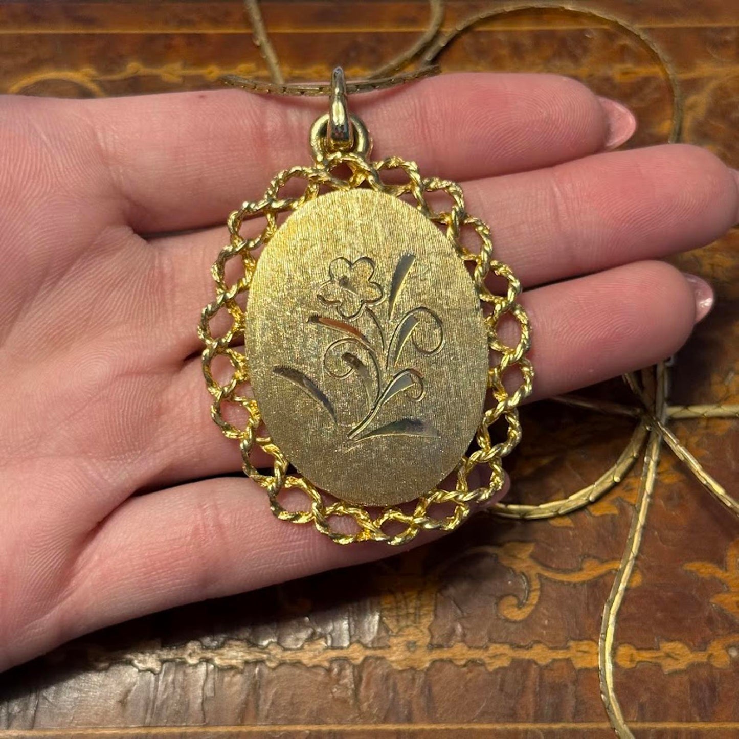 Vintage Oval Etched Scrolled Flower Pendant Necklace