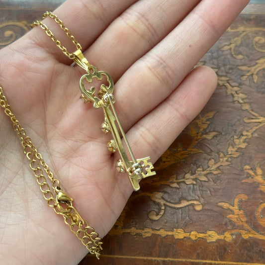 Vintage Faux Pearls key Brooch Necklace