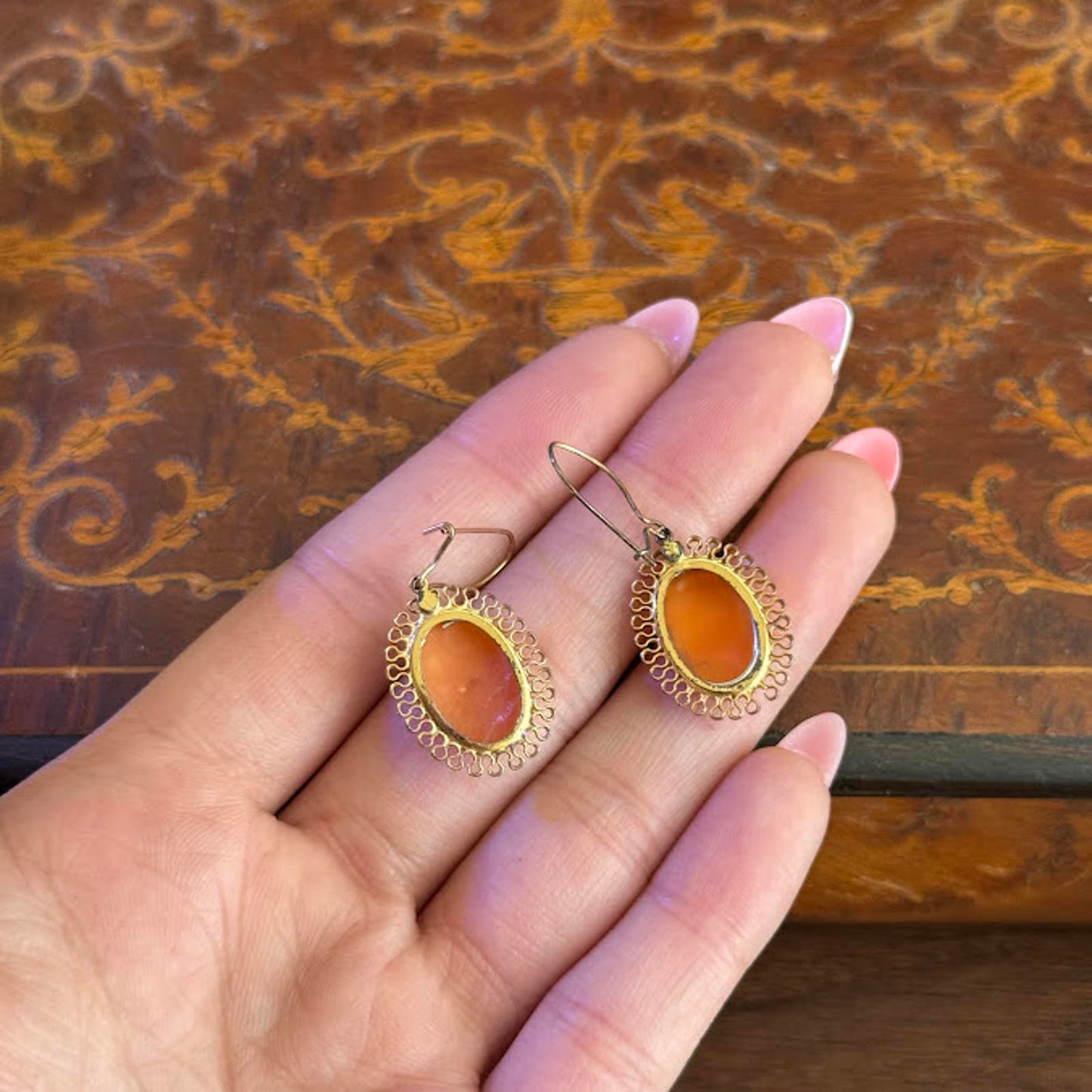 Vintage Gold Tone Shell Cameo earrings
