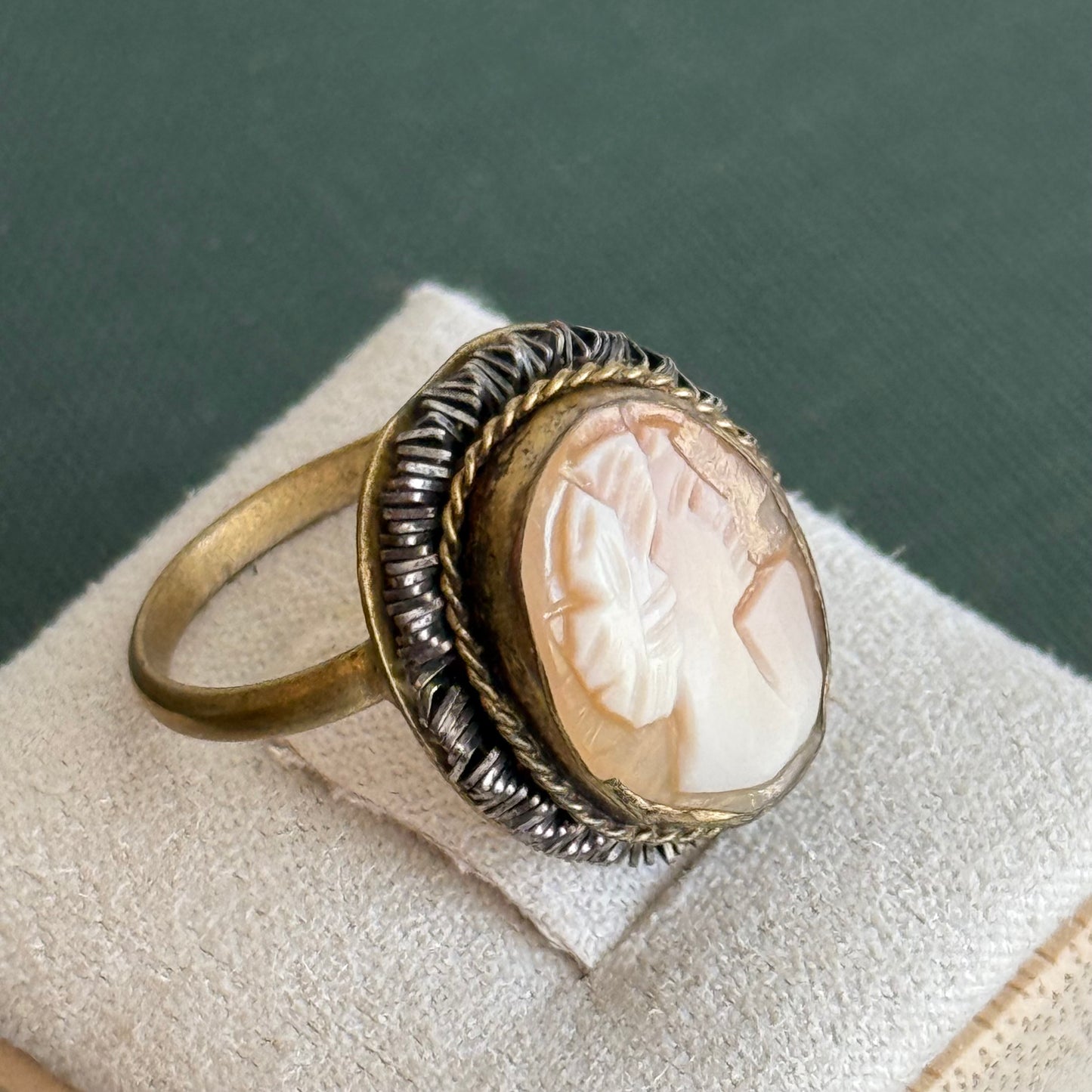 Vintage Shell Cameo Ring