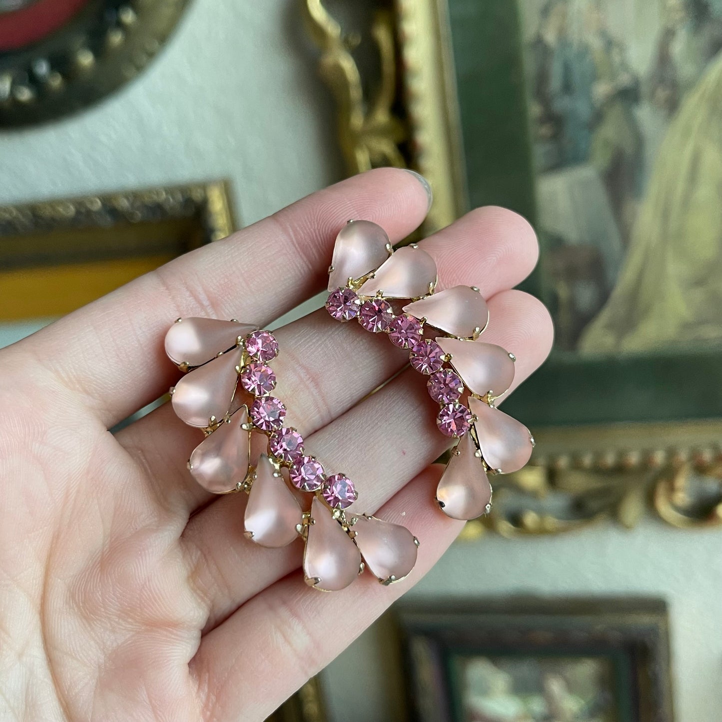 Vintage Stain pink and rhinestone clip on earrings