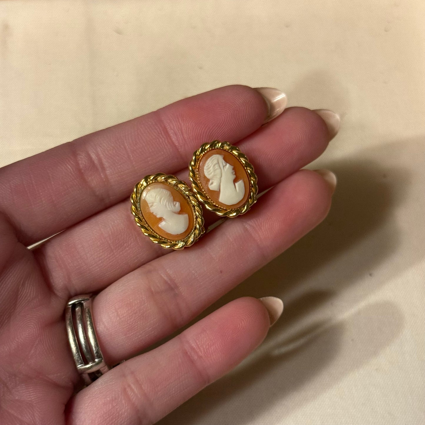 Vintage Shell Cameo Clip on Earrings