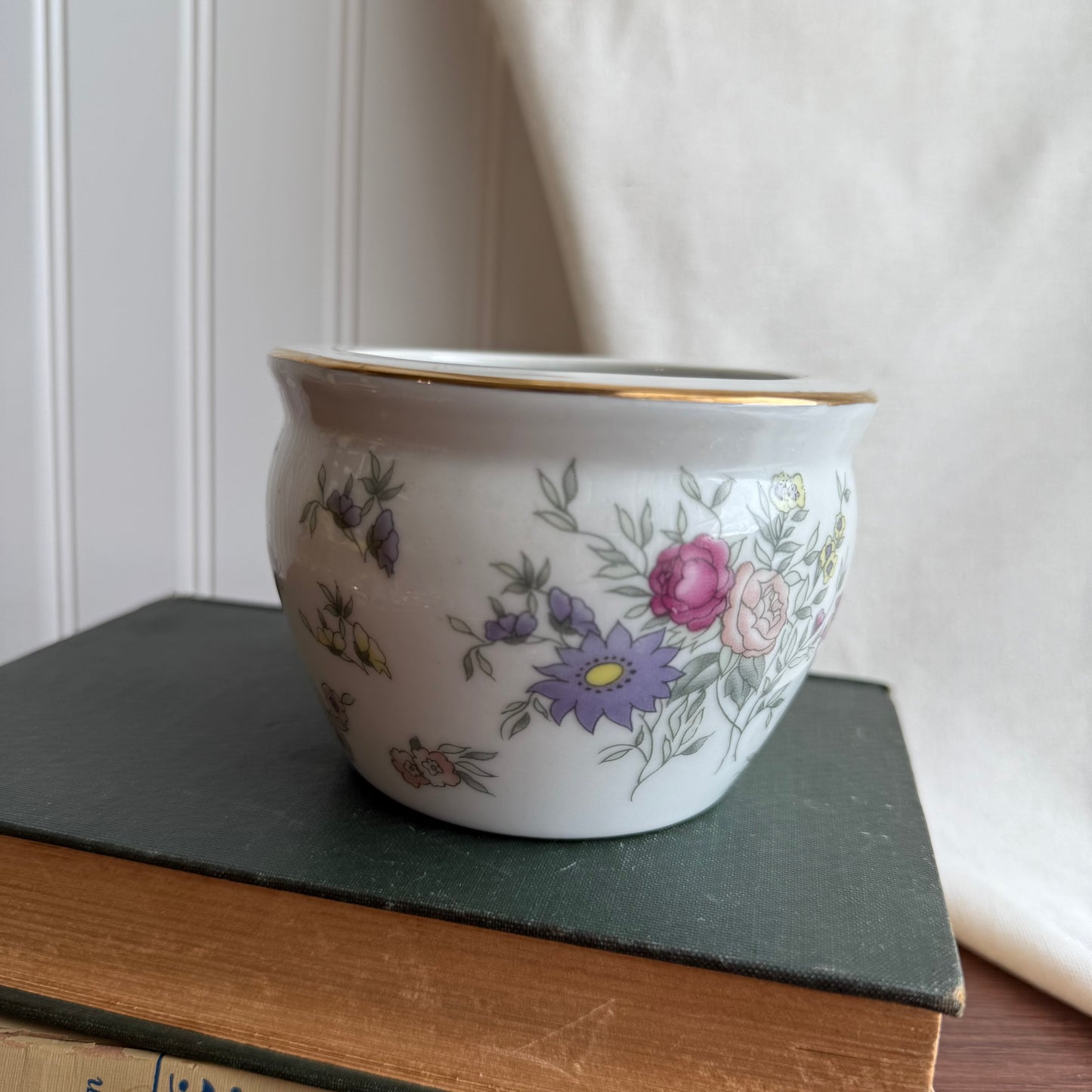 Round floral design bowl planter