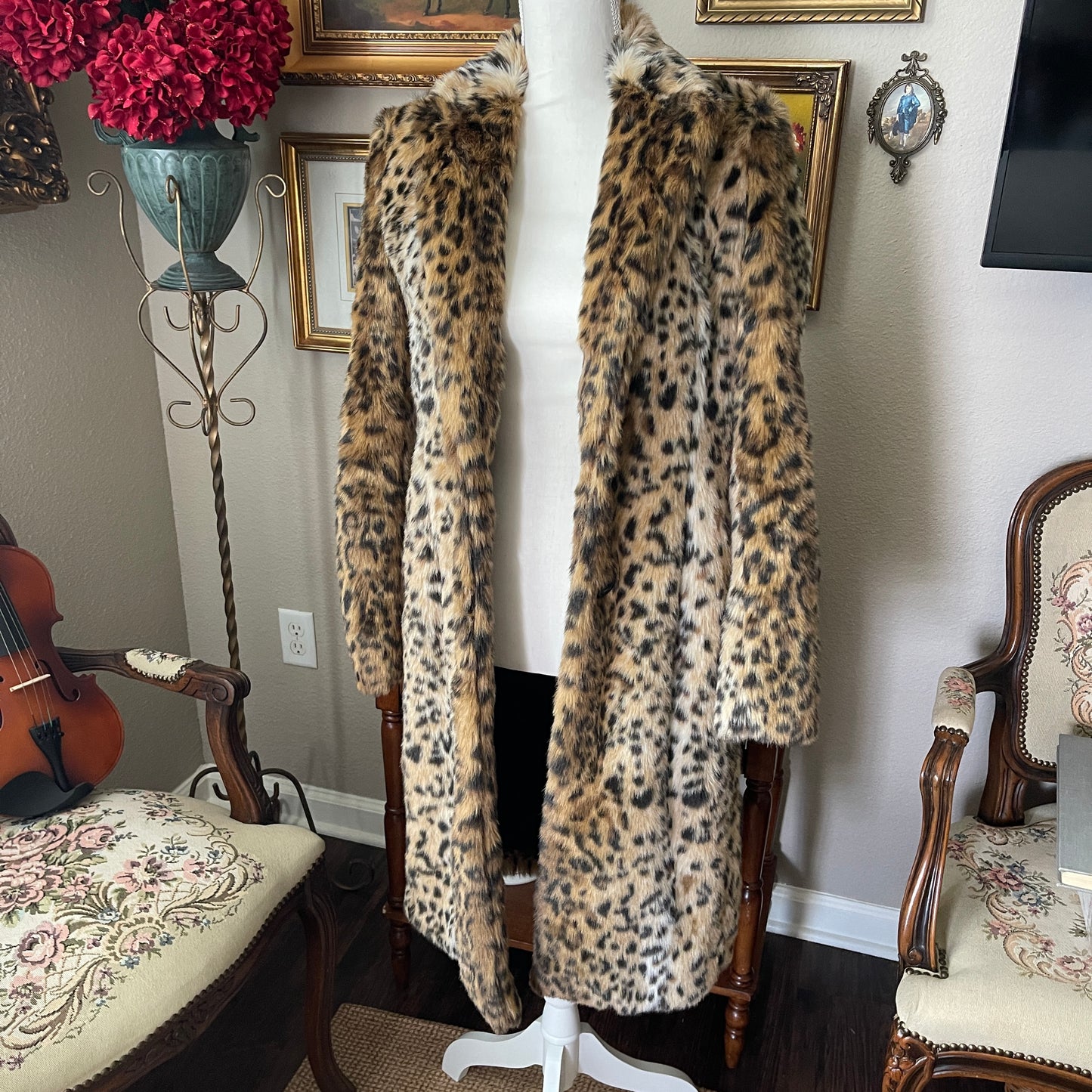 Carine Roitfeld x Uniqlo leopard faux fur coat