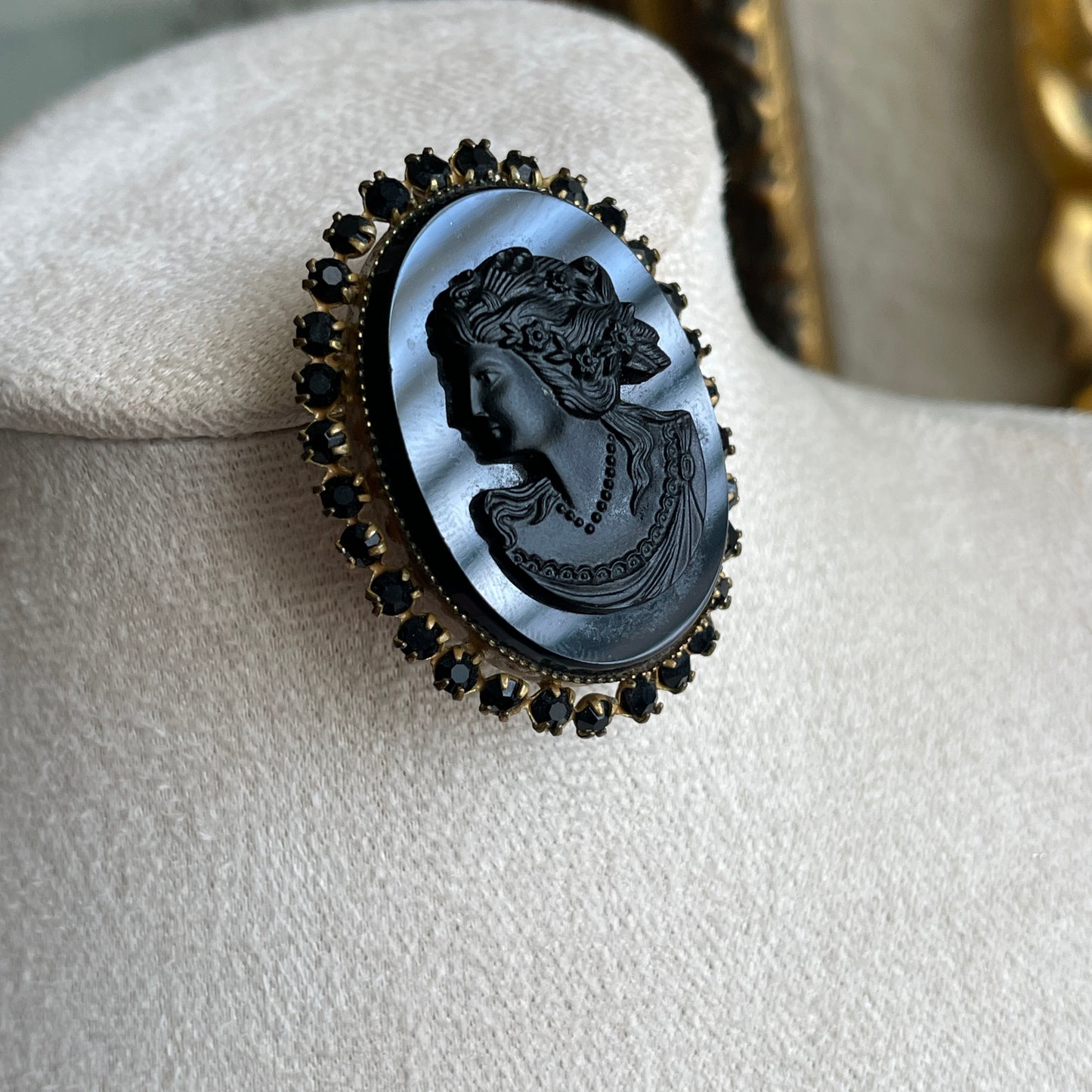 Vintage black glass with rhinestone cameo brooch pendant