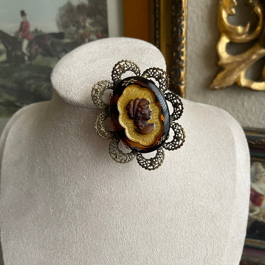 Vintage glass cameo pendant brooch