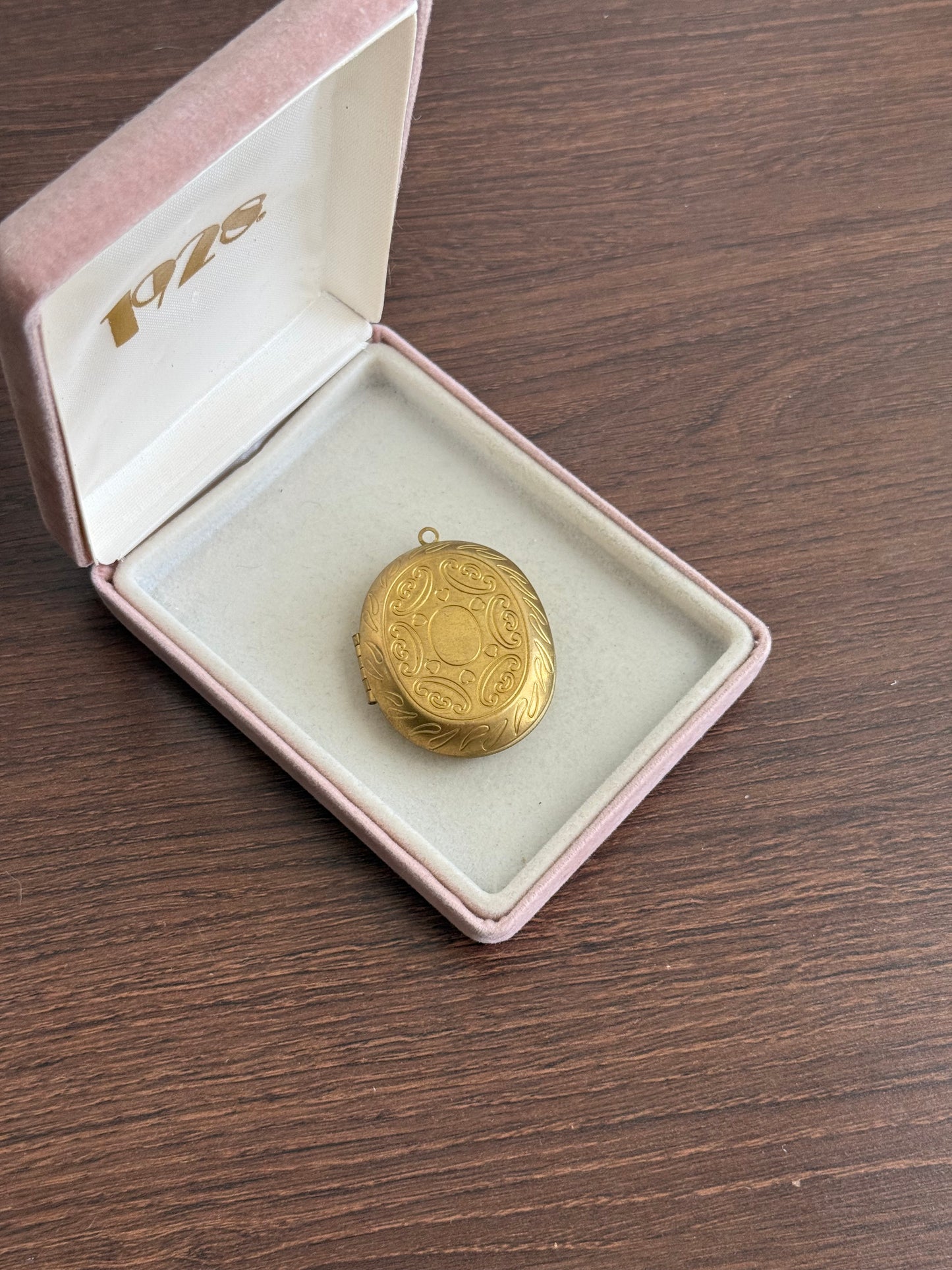 Vintage 1960s Large Oval Locket