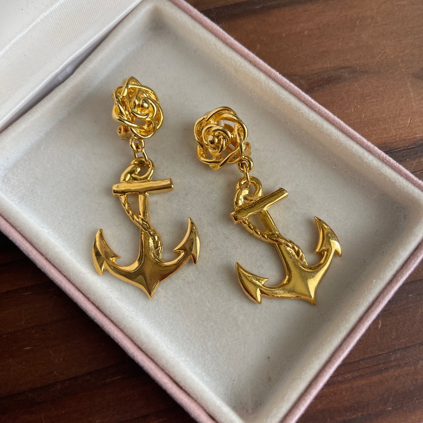 Vintage Gold anchor earrings with a rose design