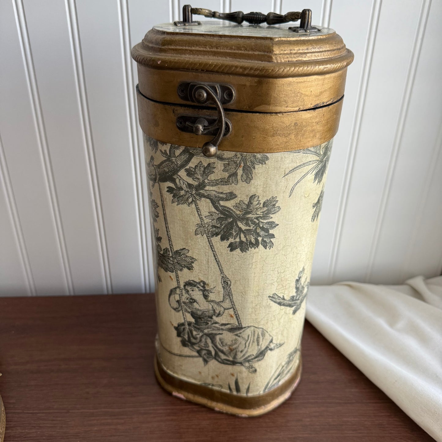 Wooden Toile pattern liquor box