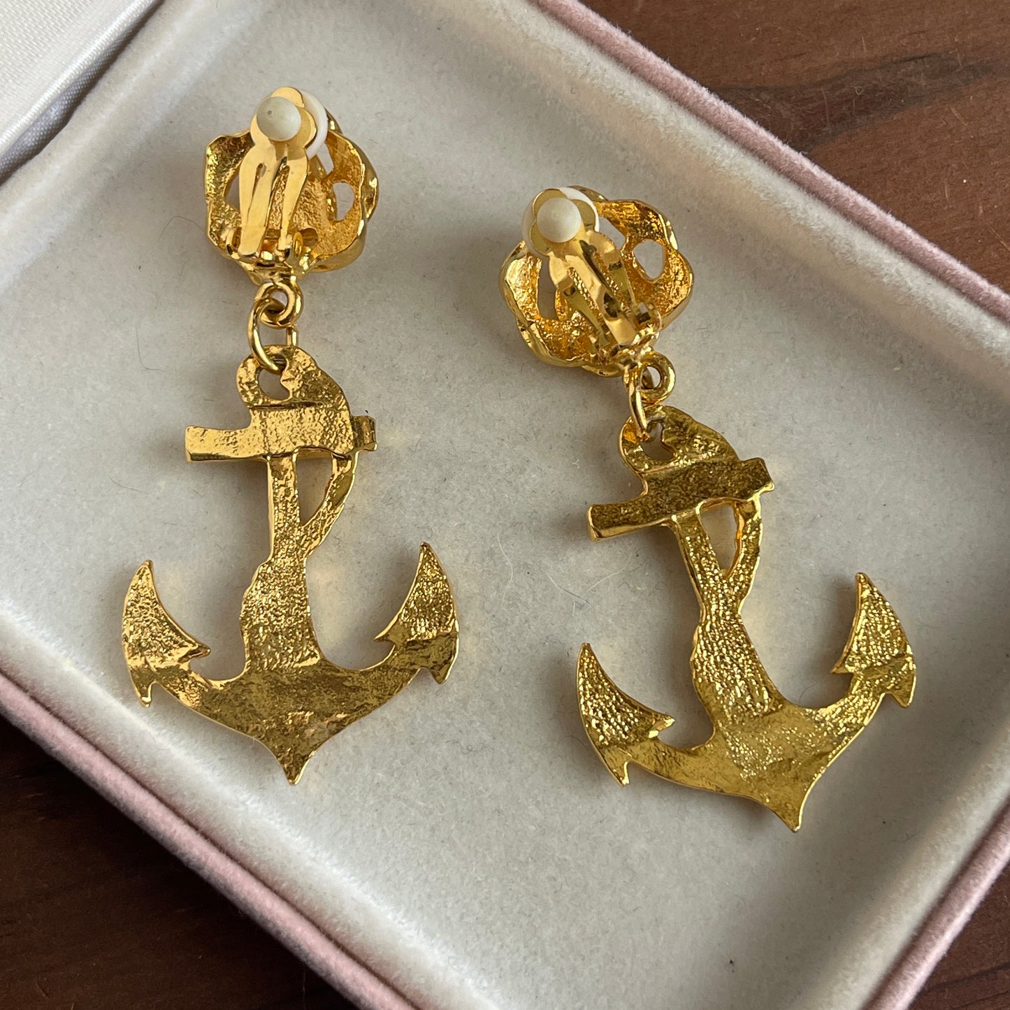 Vintage Gold anchor earrings with a rose design