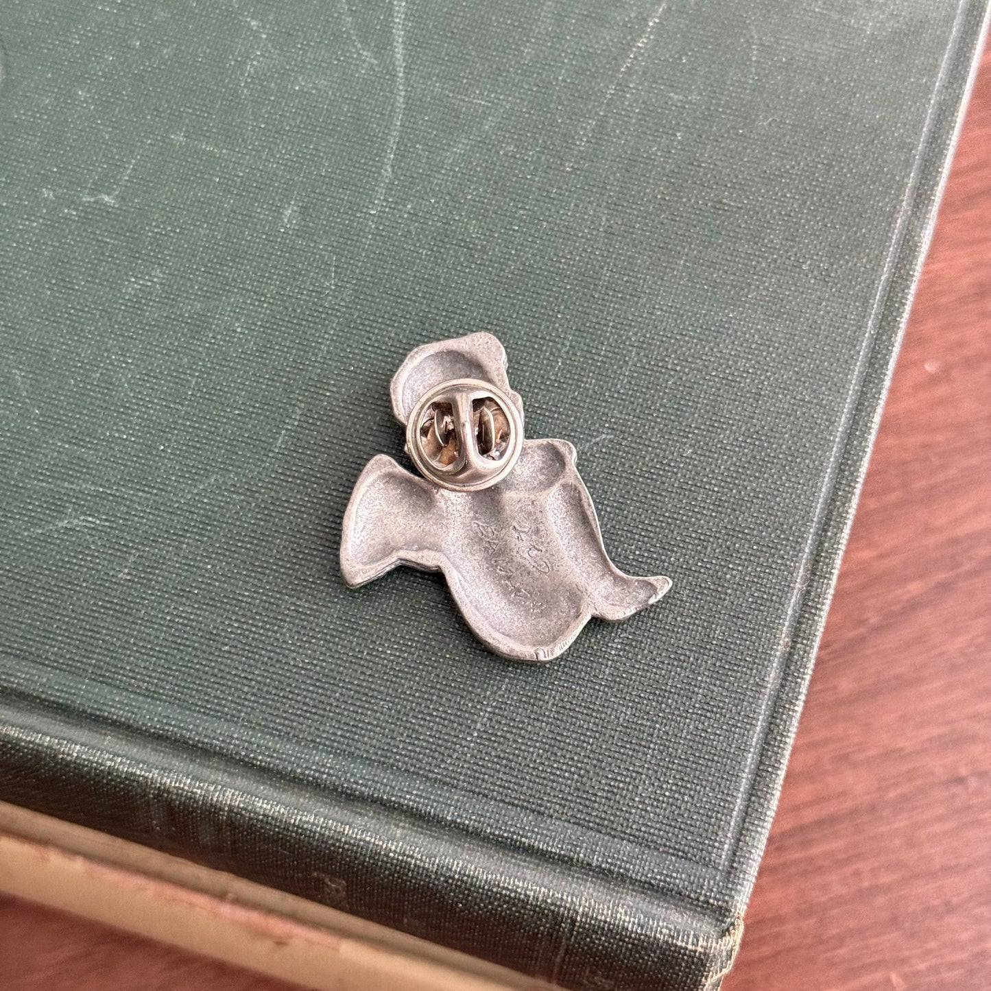 Vintage Sitting Cherub Pewter Pin