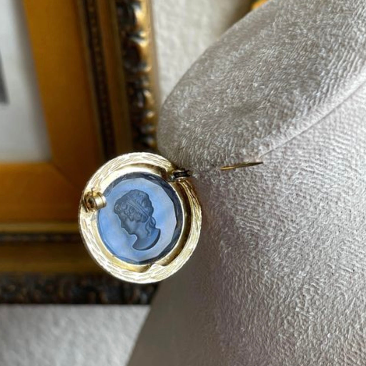 Gold tone glass intaglio cameo brooch