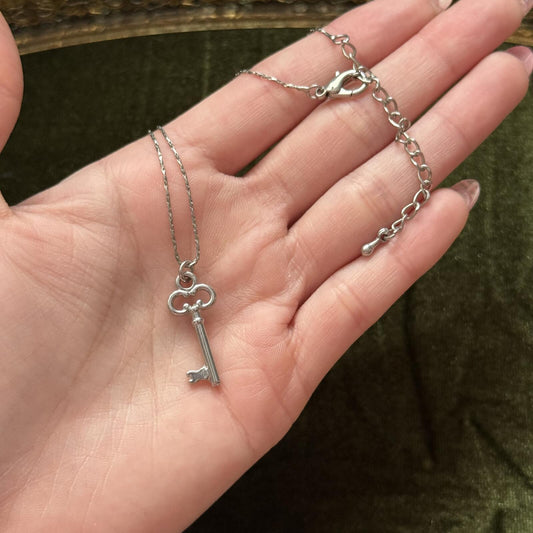 Vintage style Silver tone key necklace pendant