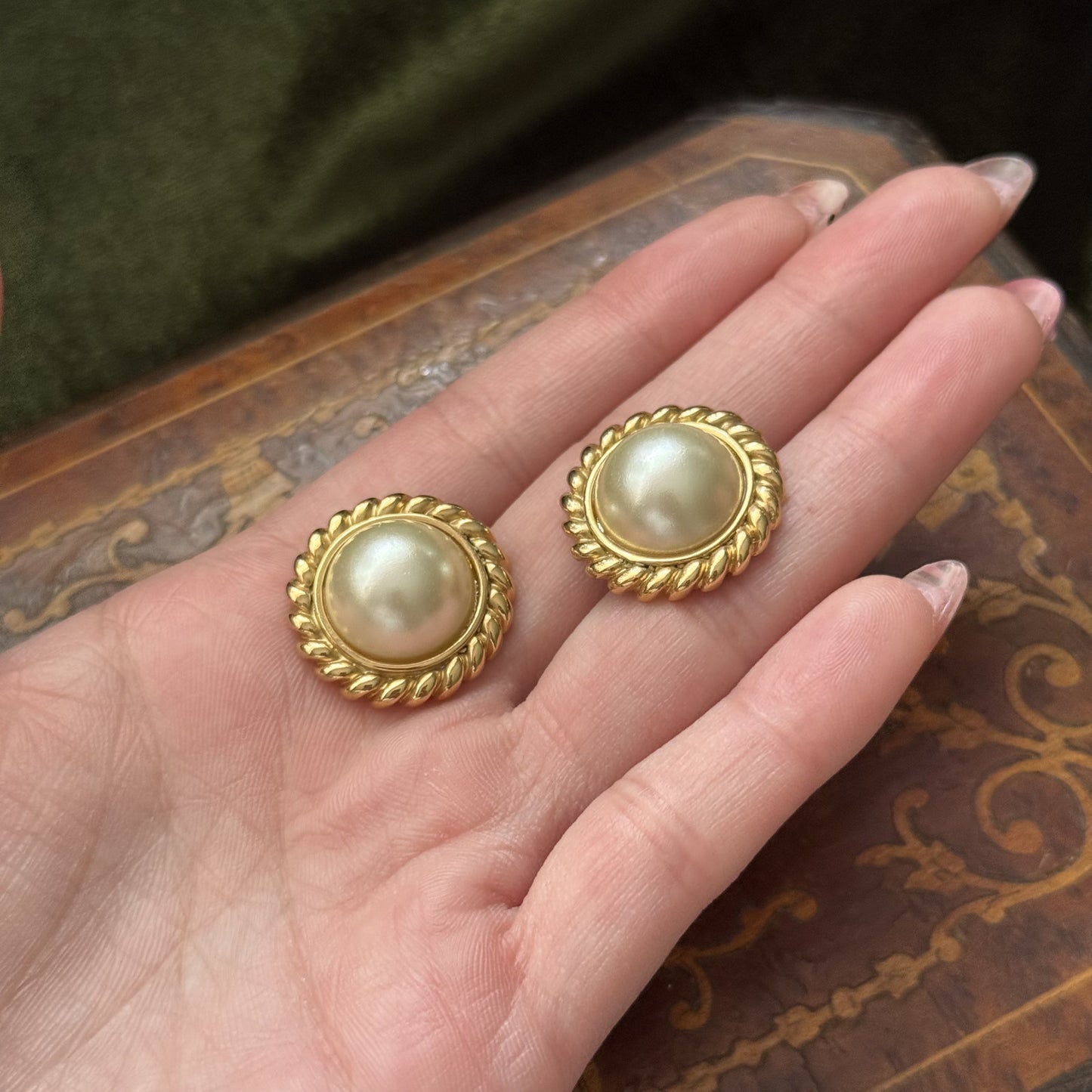 Vintage Faux Cabochon Pearl Gold tone Circle Earrings