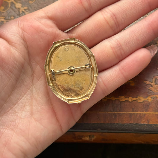 Vintage shell Cameo shelf