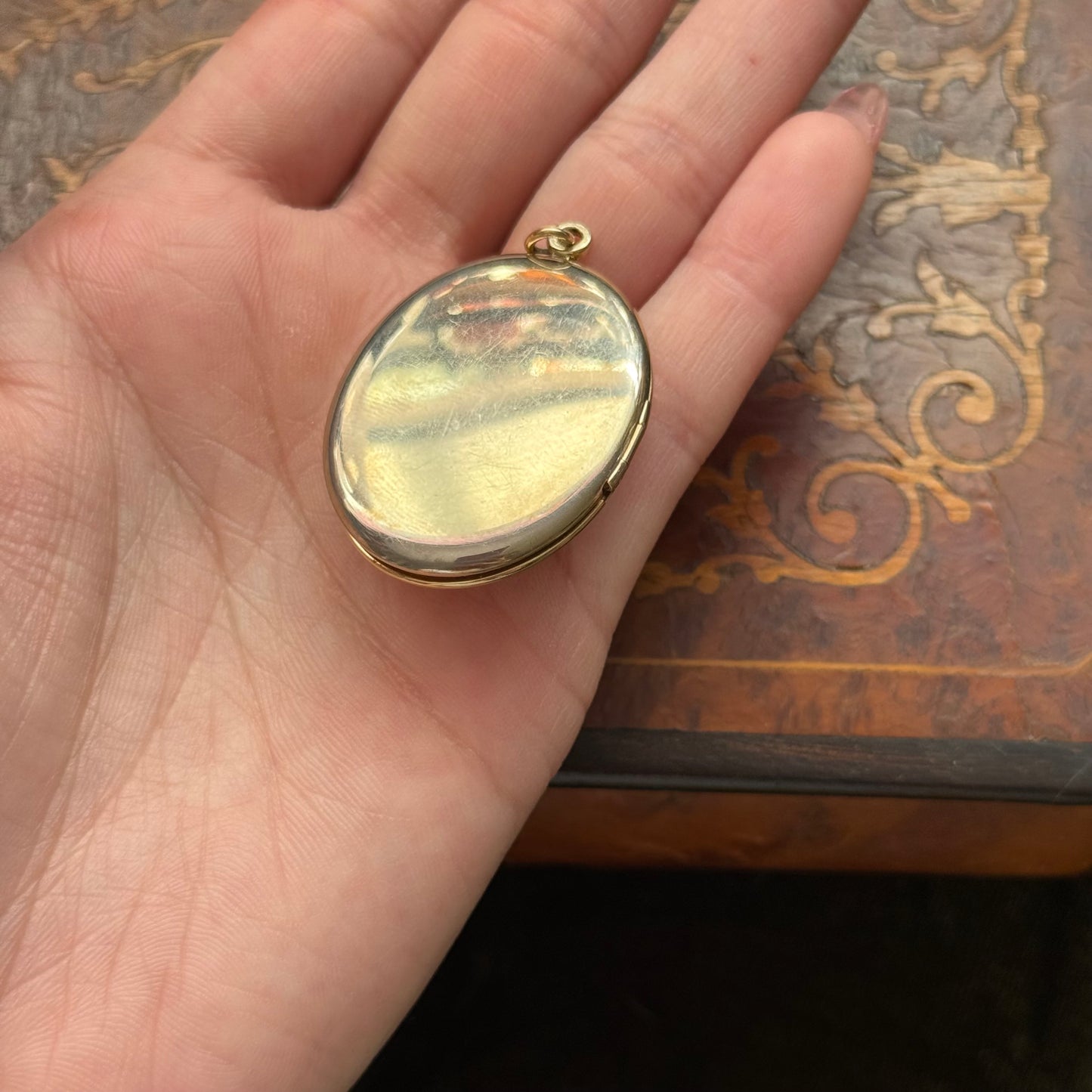Vintage Shell Cameo Pendant Locket