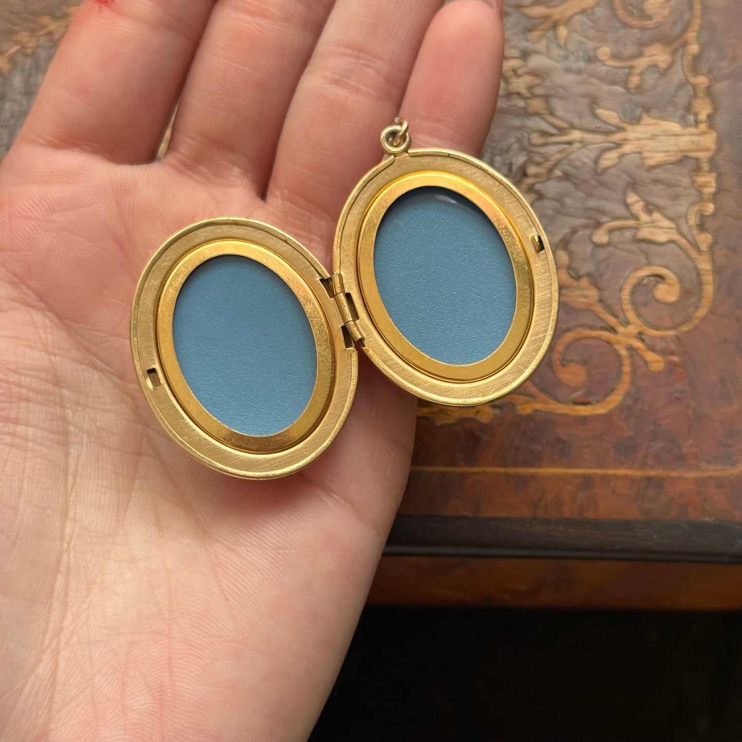 Vintage Shell Cameo Pendant Locket