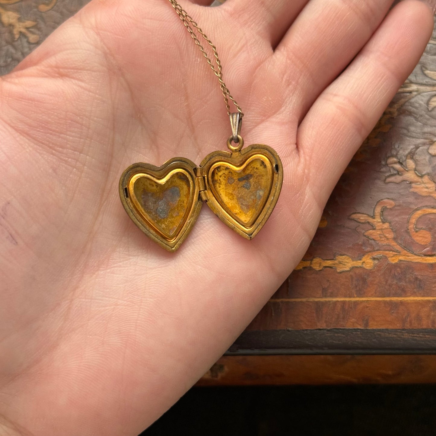 Vintage Heart Detailed Locket Pendant Necklace