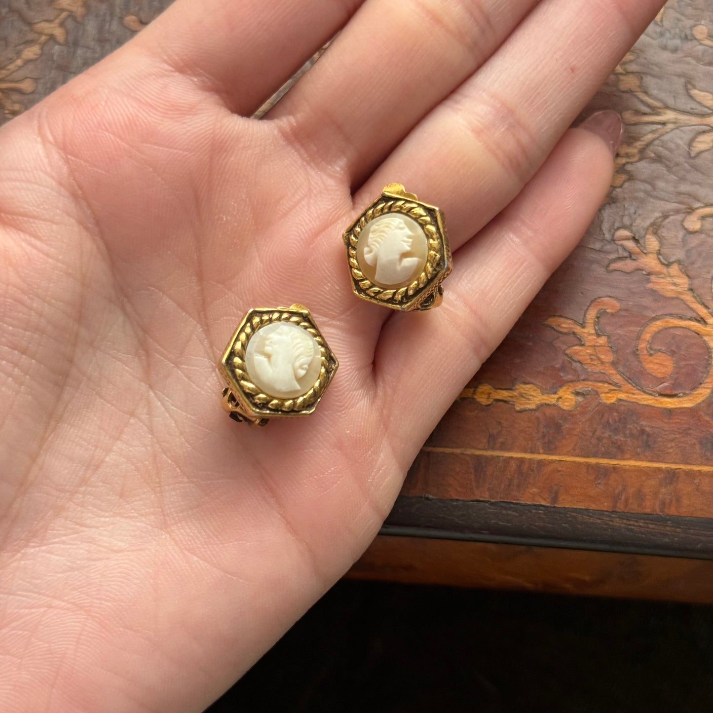 Vintage Shell Cameo Clip on Earrings