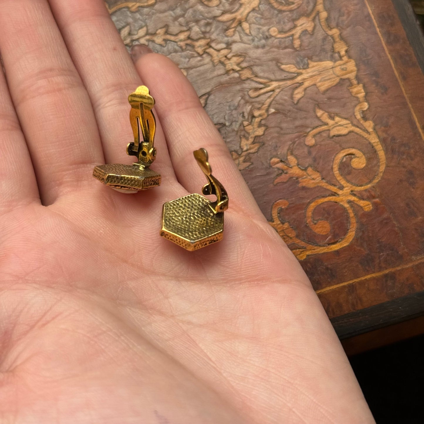 Vintage Shell Cameo Clip on Earrings