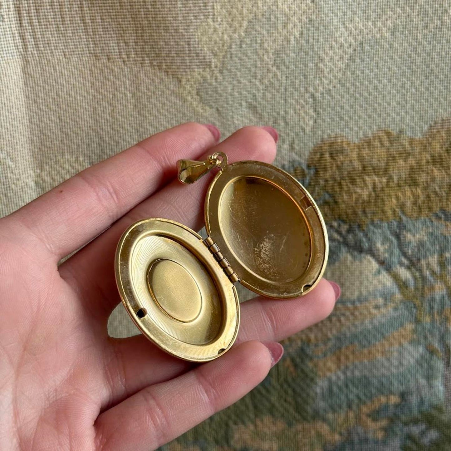 Vintage Gold Tone Oval Locket Pendant