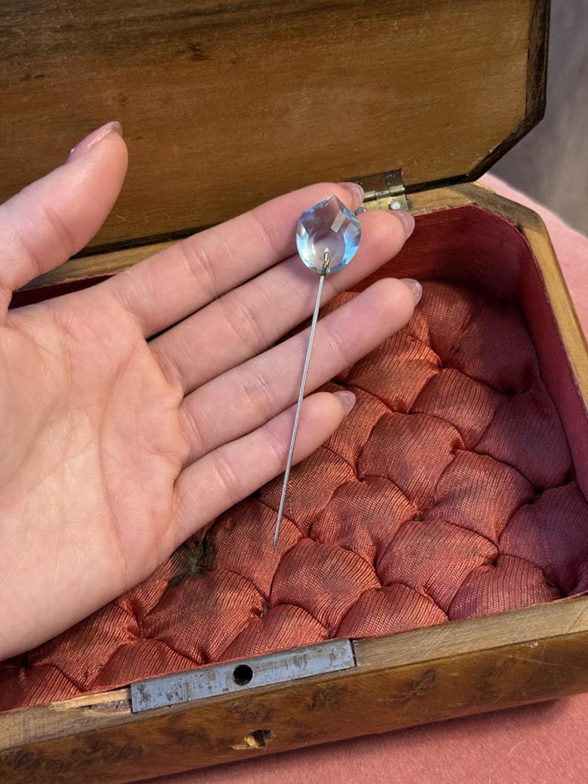 Vintage blue crystal stick pin