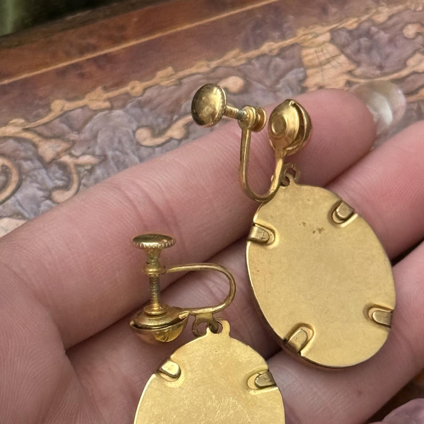 Vintage Goold tone Needlepoint Screw back Earrings
