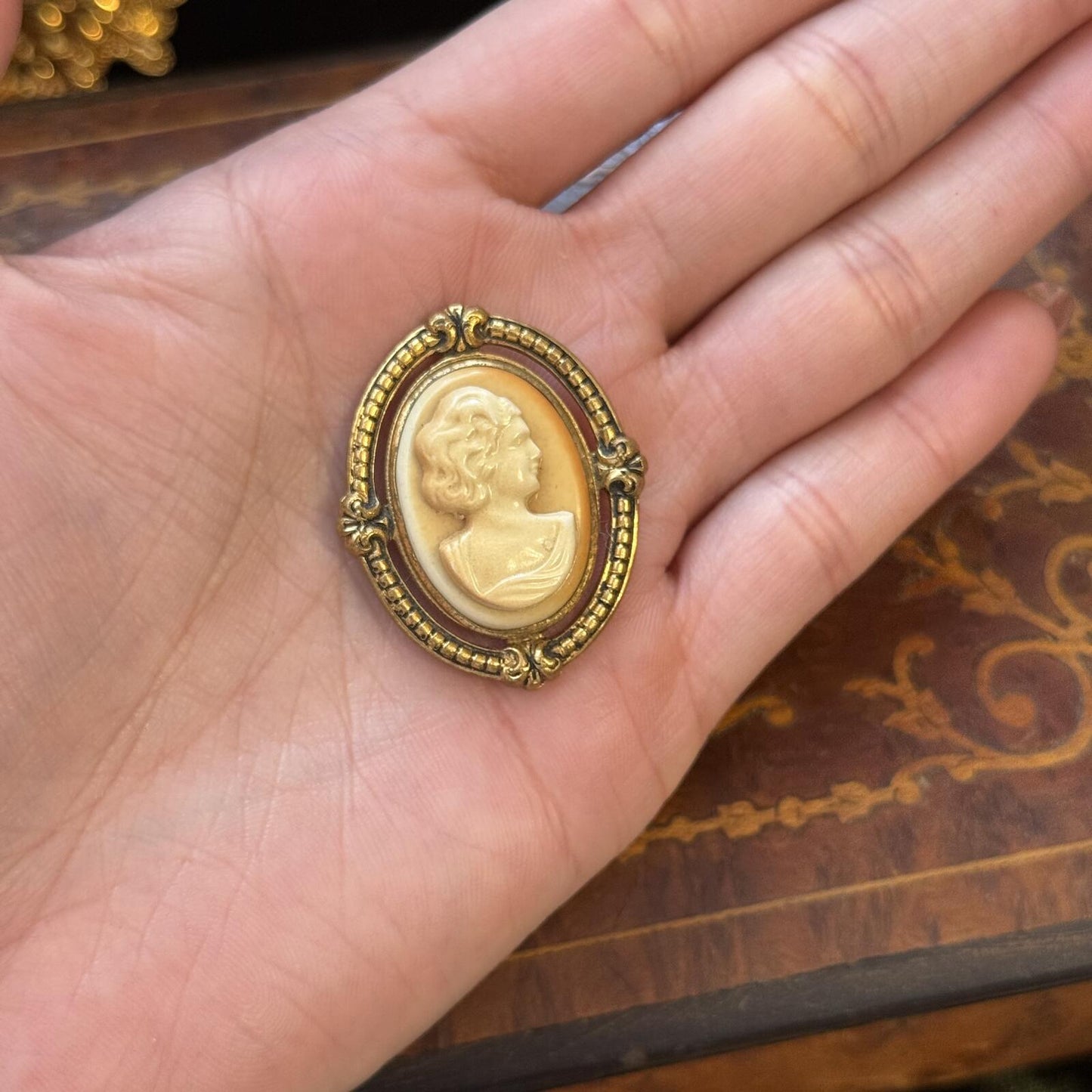 Vintage Cameo Gold Tone celluloid Brooch Pin