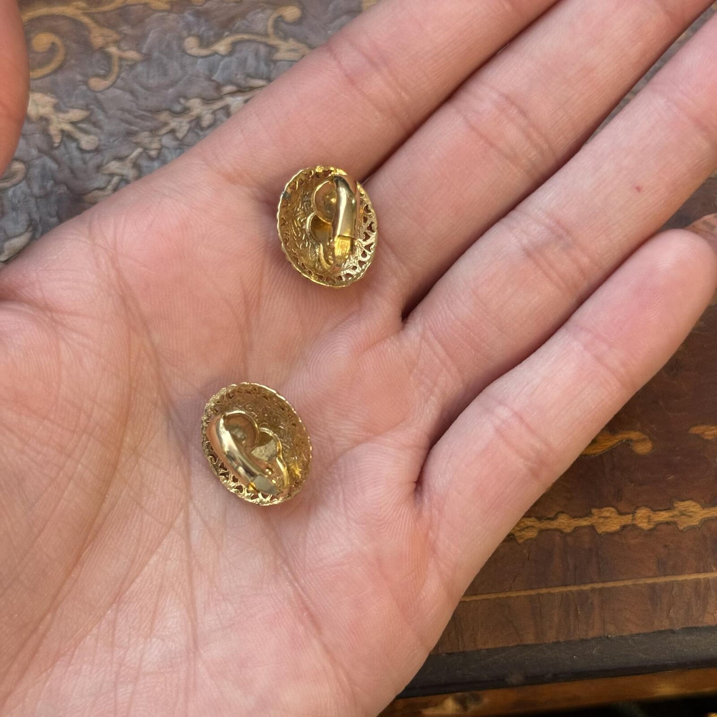 Vintage Cameo 1928 clip on Earrings
