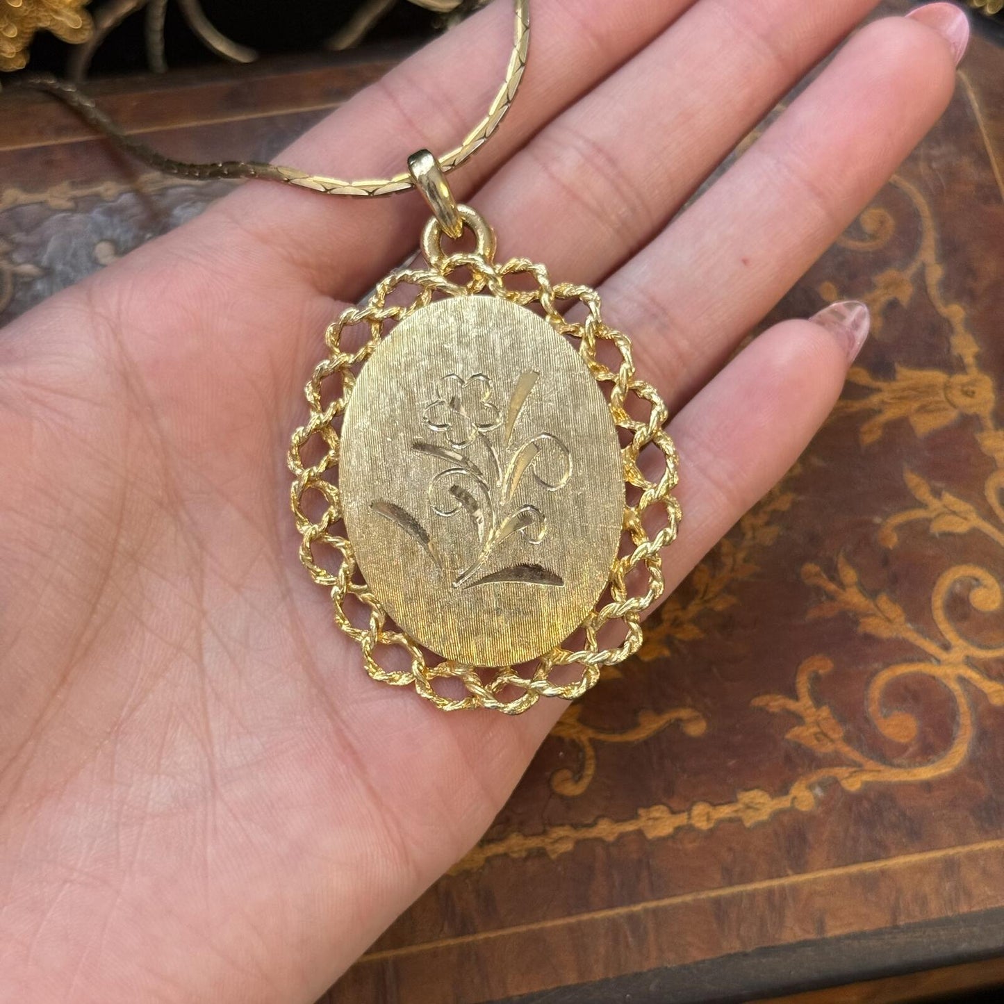 Vintage Gold Tone Etched Flower Pendant Necklace